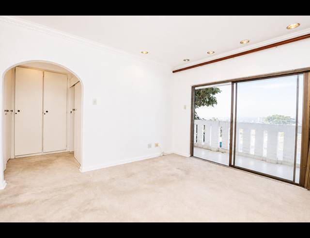 3 BEDROOM TOWNHOUSE FOR SALE IN ESSENWOOD
